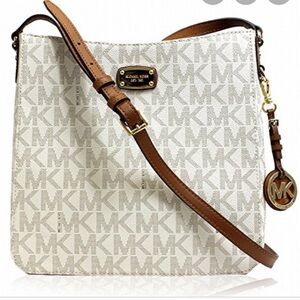 Michael kors vanilla jet set travel large messenger
Michael kors bag crossbody